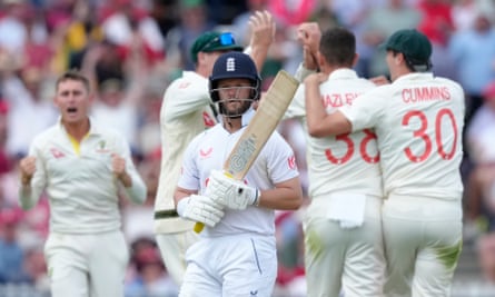 Duckett leads England fightback on crazy day at Lord's