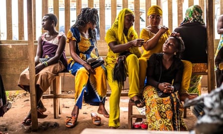 Women practise hairdressing in the Democratic Republic of the Congo