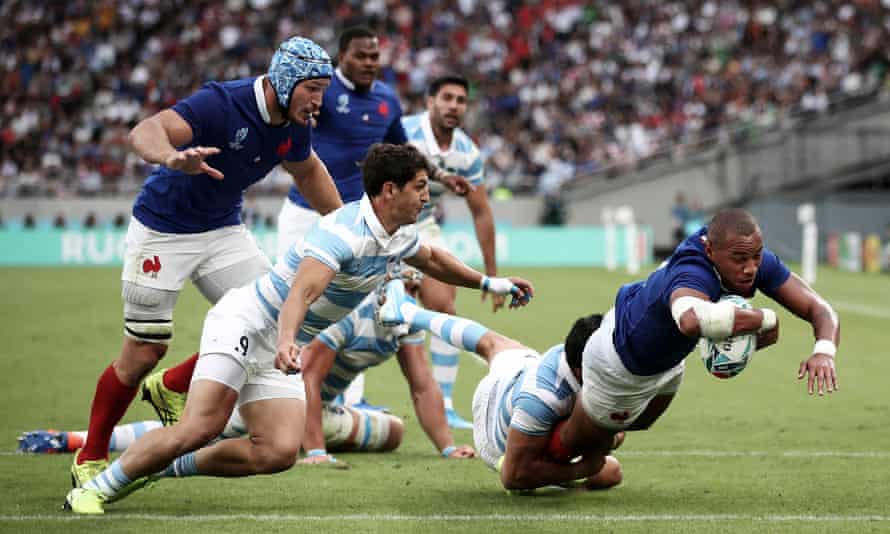 Gael Fickou dives to score France’s first try against Argentina in their thrilling opener at Tokyo Stadium.