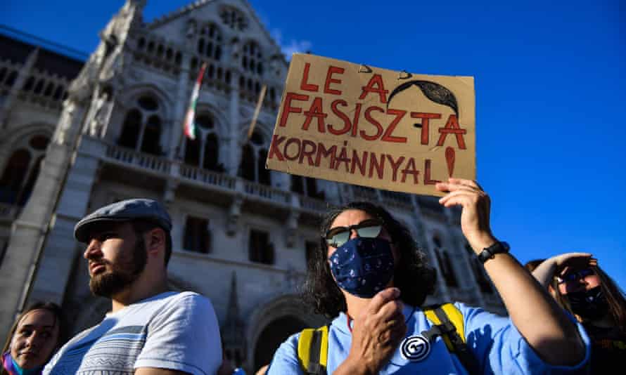 Demonstracija prieš Vengrijos vyriausybės įstatymo projektą, kuriuo siekiama uždrausti „skatinti“ homoseksualumą
