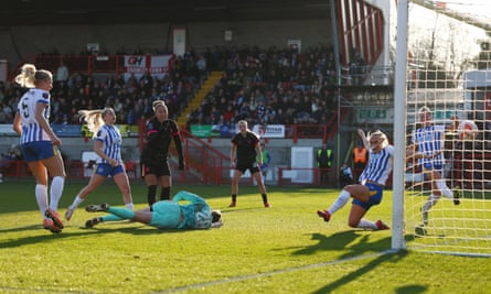 Lauren James scores, but Chelsea were frustrated at Brighton.