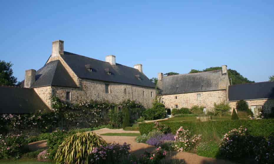 The courtyard and main house at Manoir de Troezel Vras, Brittany