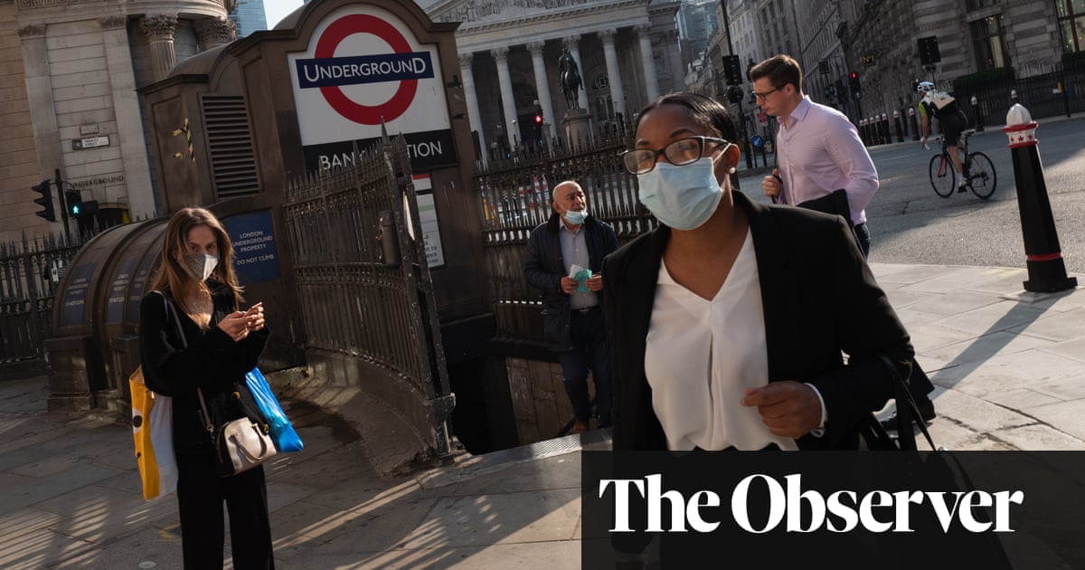 Covid: one in 10 in England told to work despite signs of infection - The Guardian