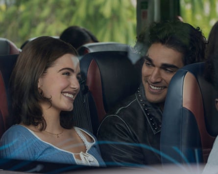 Hannah (Ella Bright) and Justin (Josh Heuston) in Off Campus.