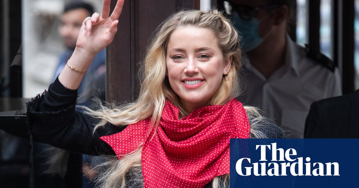Amber Heard had burns and bruises when with Johnny Depp, court hears
