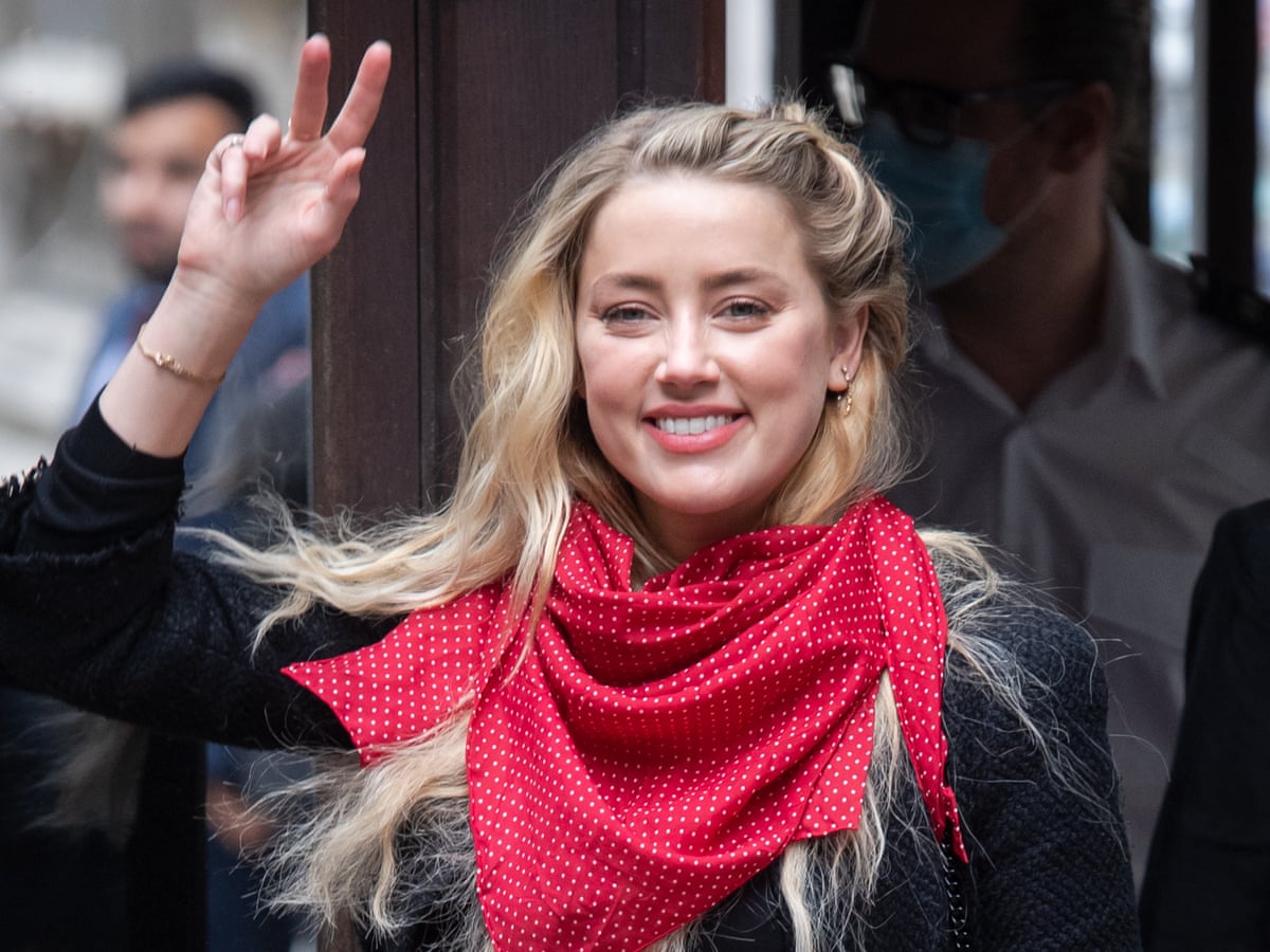 Amber Heard Had Burns And Bruises When With Johnny Depp Court Hears Film The Guardian