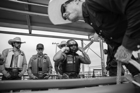 Four men opinionated by a bull pin preparing for a show