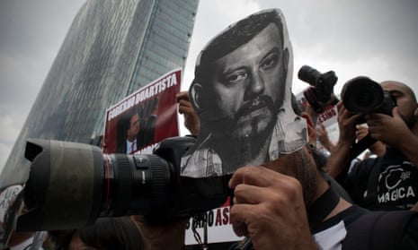 Photojournalists protest in Mexico City after the murder of Rubén Espinoza
