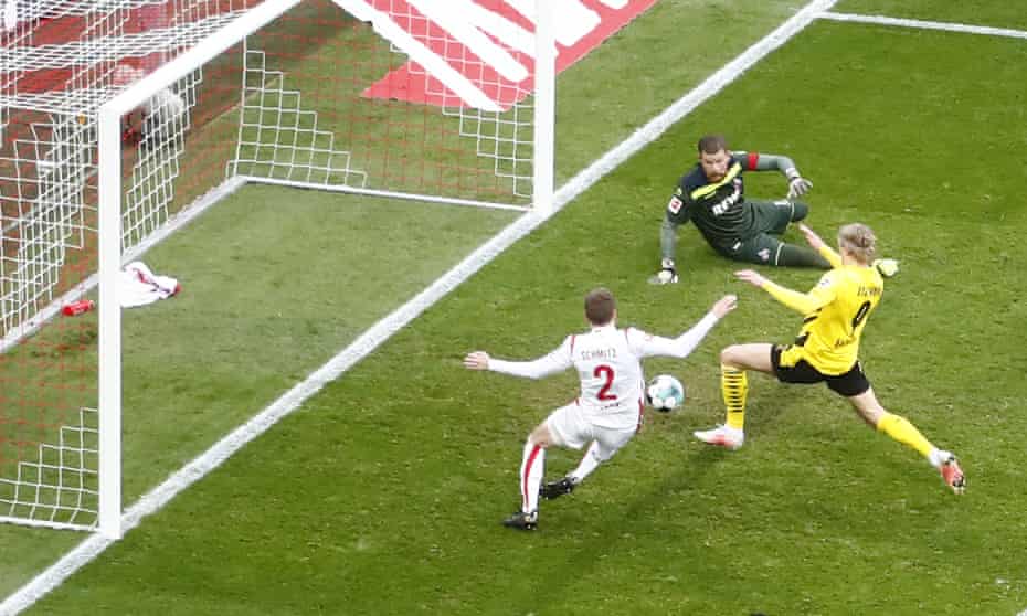 Haaland pounces in the 90th-minute to earn Dortmund a 2-2 draw with his second goal of the game