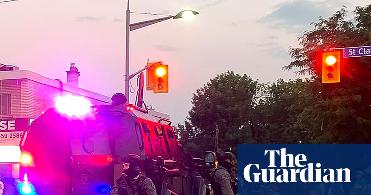 Toronto shooting: two dead and three injured as police search for active shooter
