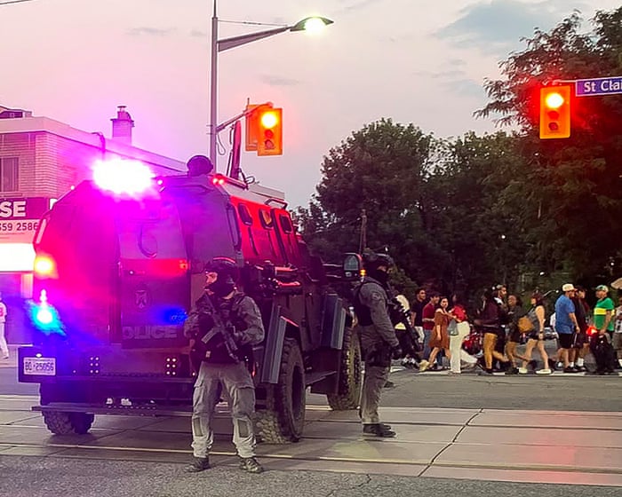 Toronto shooting: two dead and three injured as police search for active shooter