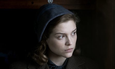 Sophie Cookson as the younger Joan