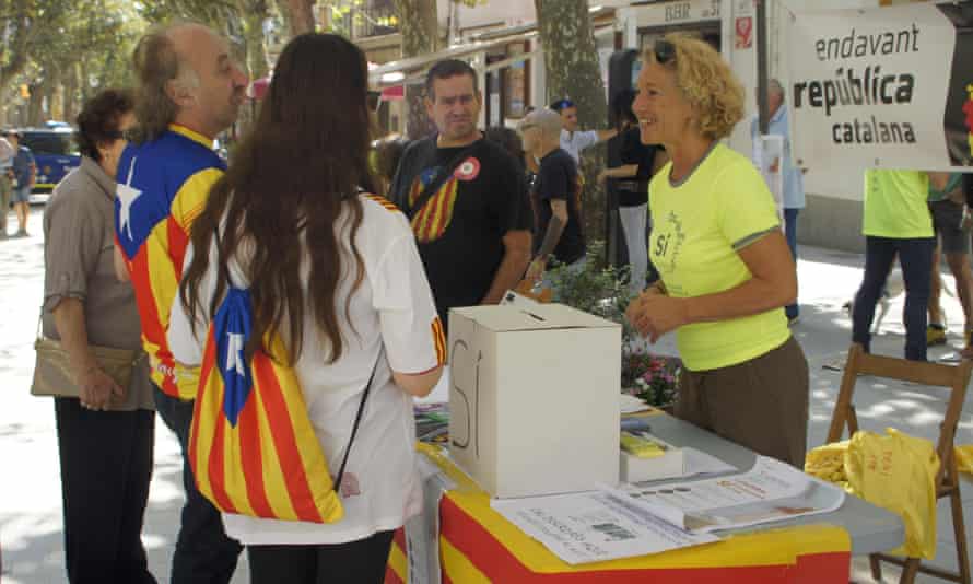 Campaigning in September in the Catalan referendum in Arenys de Munt.