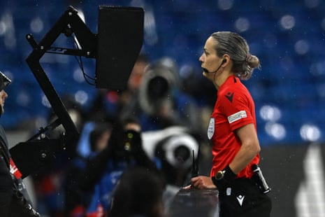 Ivana Martincic consults the pitch-side monitor…