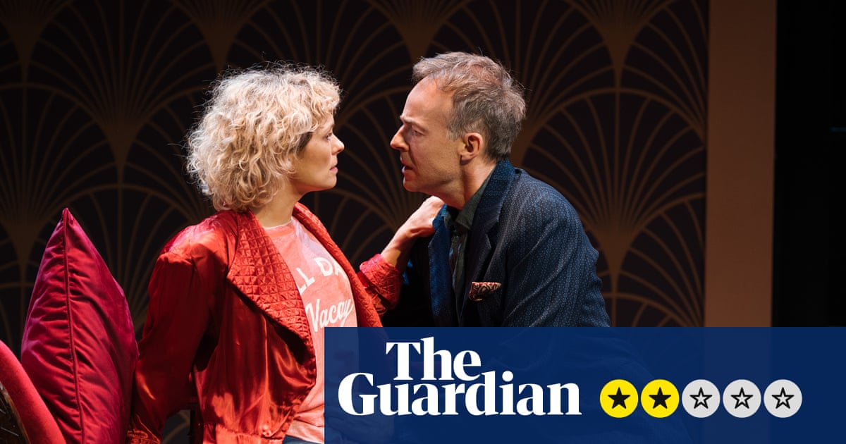 Ανασκόπηση Stage Kiss – Το romcom πίσω από τα παρασκήνια είναι γοητευτικό αλλά ολισθηρό