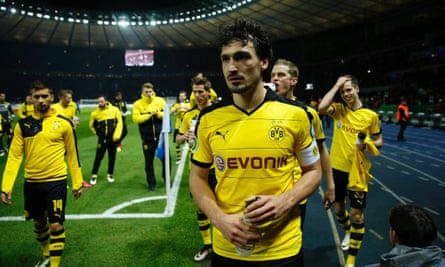Mats Hummels Could Be Tempted To Join Manchester City Father And Agent Says Manchester City The Guardian
