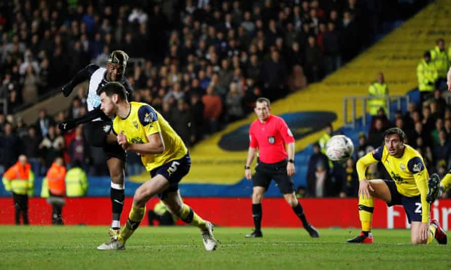Newcastle S Allan Saint Maximin Sinks Oxford With Stunning Late Winner Fa Cup The Guardian