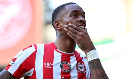 Ivan Toney pictured playing for Brentford this season.
