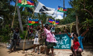 Support for independence is particularly strong on outer islands. Here, Kanaky supporters on the Island of Ouen urge a vote for ‘Oui’.