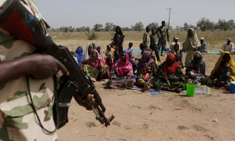 Soldiers guard Nigerians fleeing Boko Haram