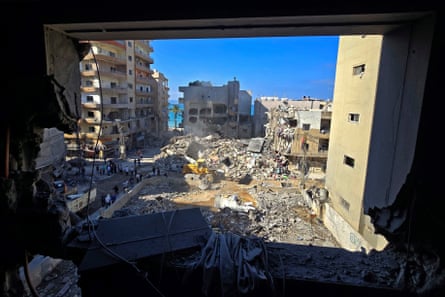 People inspecting the site of an Israeli strike on Tyre.