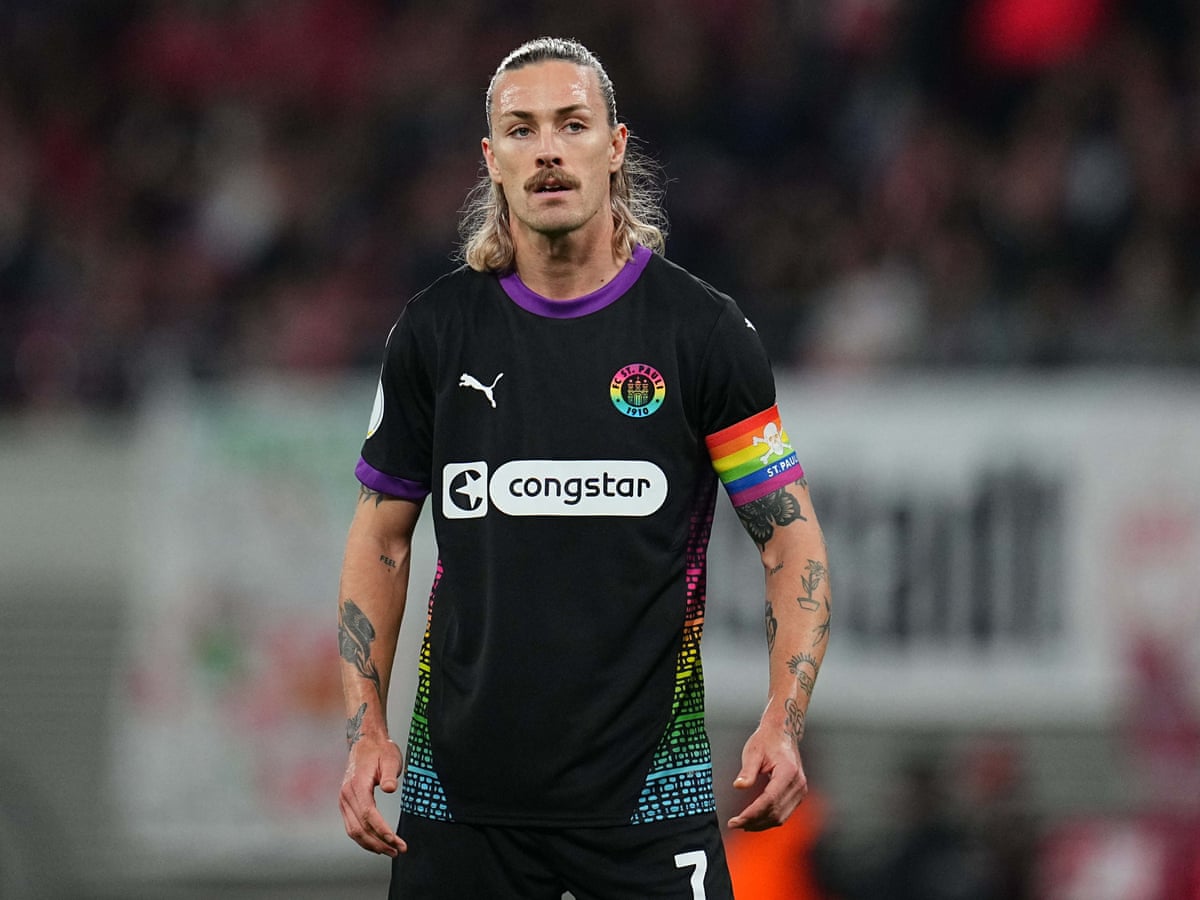 Hamburg fans celebrating promotion