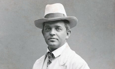 Carl Nielsen wearing a white suit and white hat, looking straight to camera