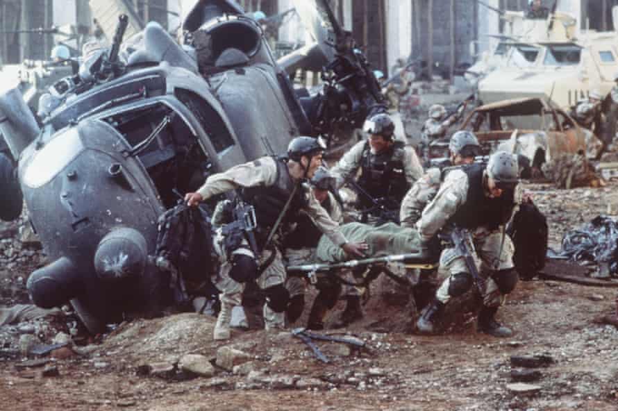 Une scène de Black Hawk Down de Ridley Scott.  Les films de « guerre juste » ont gagné en popularité après les attentats.