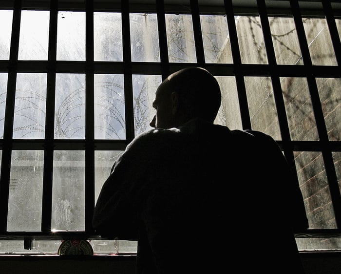 Drug diversion schemes cut reoffending rates more than prosecution, study says