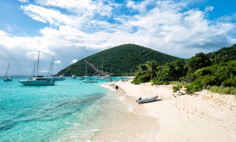 An white sandy beack with luxury yachts in the British Virgin Islands