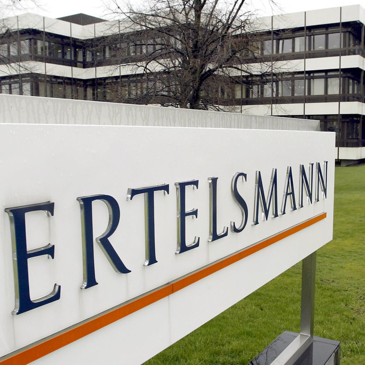 Prh Owner Bertelsmann To Buy Simon Schuster In 2bn Deal Publishing The Guardian