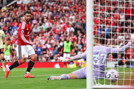 Bruno Fernandes of Manchester United scores a goal to make it 4-1.
