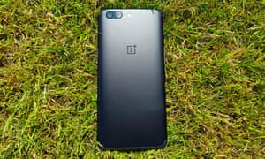 The midnight black version of the OnePlus 5.