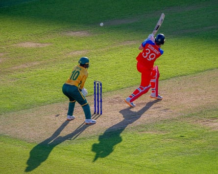 England skipper Nat Sciver-Brunt could beryllium cardinal arsenic nan hosts purpose to upset Australia successful nan Women’s T20 World Cup final.