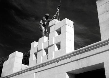 Construction using faster, more efficient building techniques … on site at one of Pouillon’s Algerian projects.