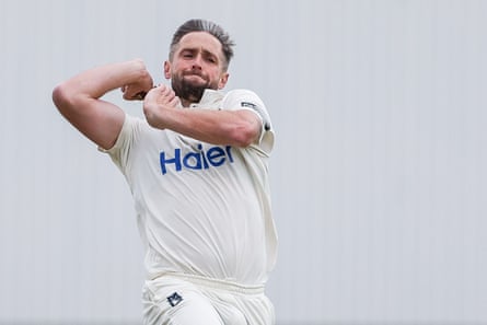Chris Woakes bowls