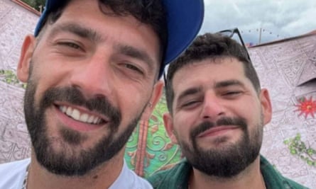 Ziv e Gali Berman sorrindo para uma foto