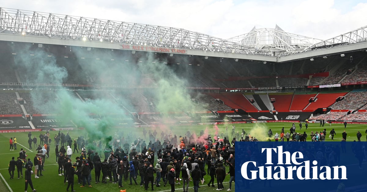 Gary Neville and Roy Keane express support for United fans’ protests
