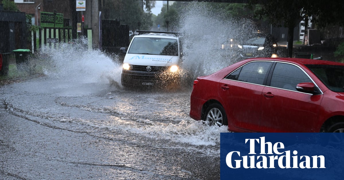 Flash flooding traps Sydney drivers in their cars after torrential rain hits city