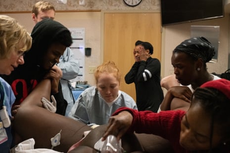 Em’Mae Alexander, 20, pushes her baby out as her mother, Tulani Alexander, medical resident Dr. Molly Gruber, partner Kemany Novell, 19 and doula Lakesha Gordon look on.