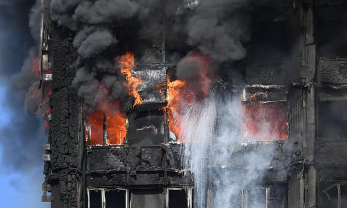 برج مسکونی لندن در حال فرو ریختن است 8 پایگاه خبری ججین پایگاه خبر ججین