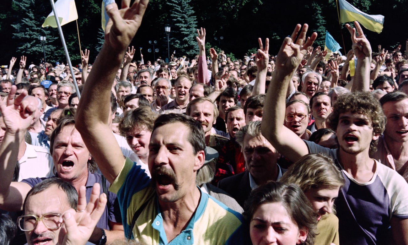 Pro-independence demonstrators at a rally in central Kyiv in 1991