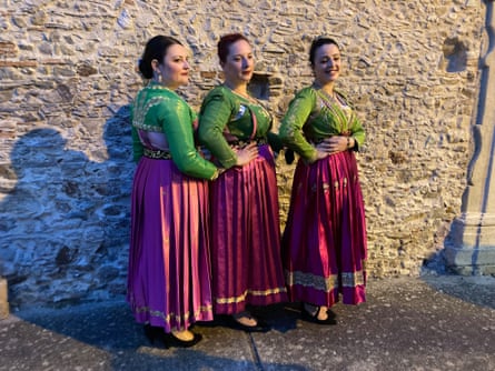 Women in Albanian dress in Cerzeto (Qana).
