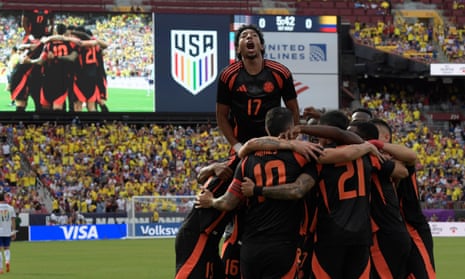 Tiền vệ người Colombia John Arias ăn mừng bàn thắng trong trận giao hữu hôm thứ Bảy.