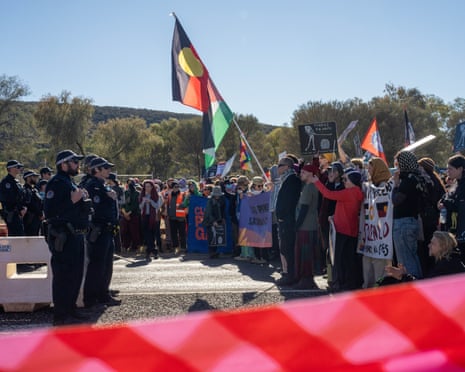 Protesters rally in Alice Springs to call for closure of Pine Gap base.