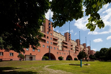 The inner courtyard of Karl Marx-Hof.