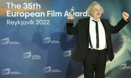 Triangle of Sadness se lleva cuatro premios principales en los premios de cine europeos 1 Zlatko Burić con su premio.