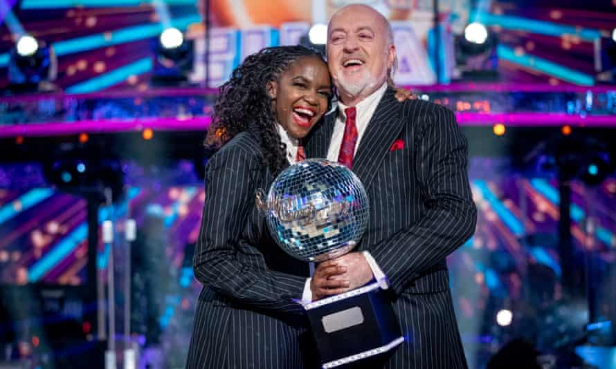 Bill Bailey et Oti Mabuse, vainqueurs de la finale de Strictly Come Dancing 2020.