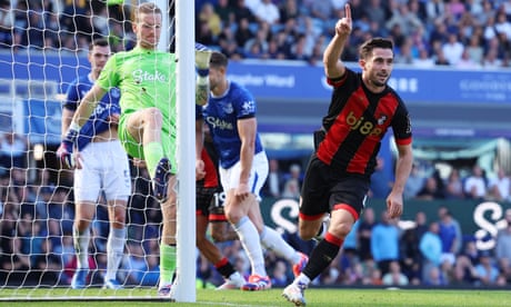 Everton 2-3 Bournemouth, Leicester 1-2 Aston Villa: Premier League – live