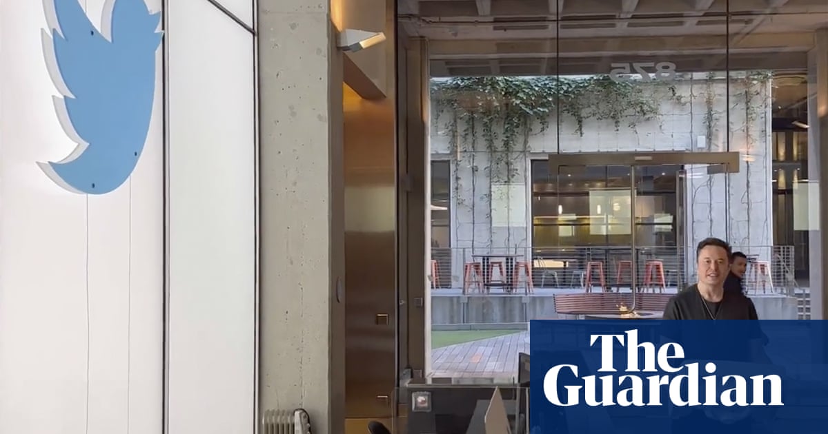 Elon Musk makes splashy visit to Twitter headquarters carrying sink – The Guardian
